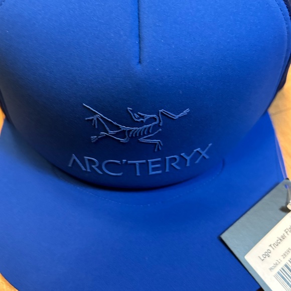 NWT ARC’TERYX Logo Trucker Flat Cap - Picture 5 of 5